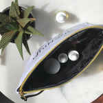 Care pouch for skin prone to redness